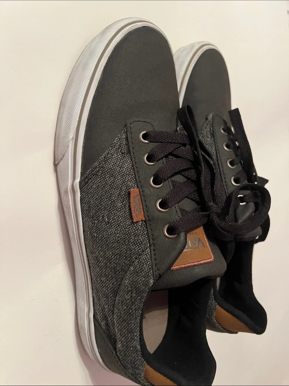Vans Black & Gray Atwood Deluxe Low-Top Canvas Skate Sneakers Men’s Size 9